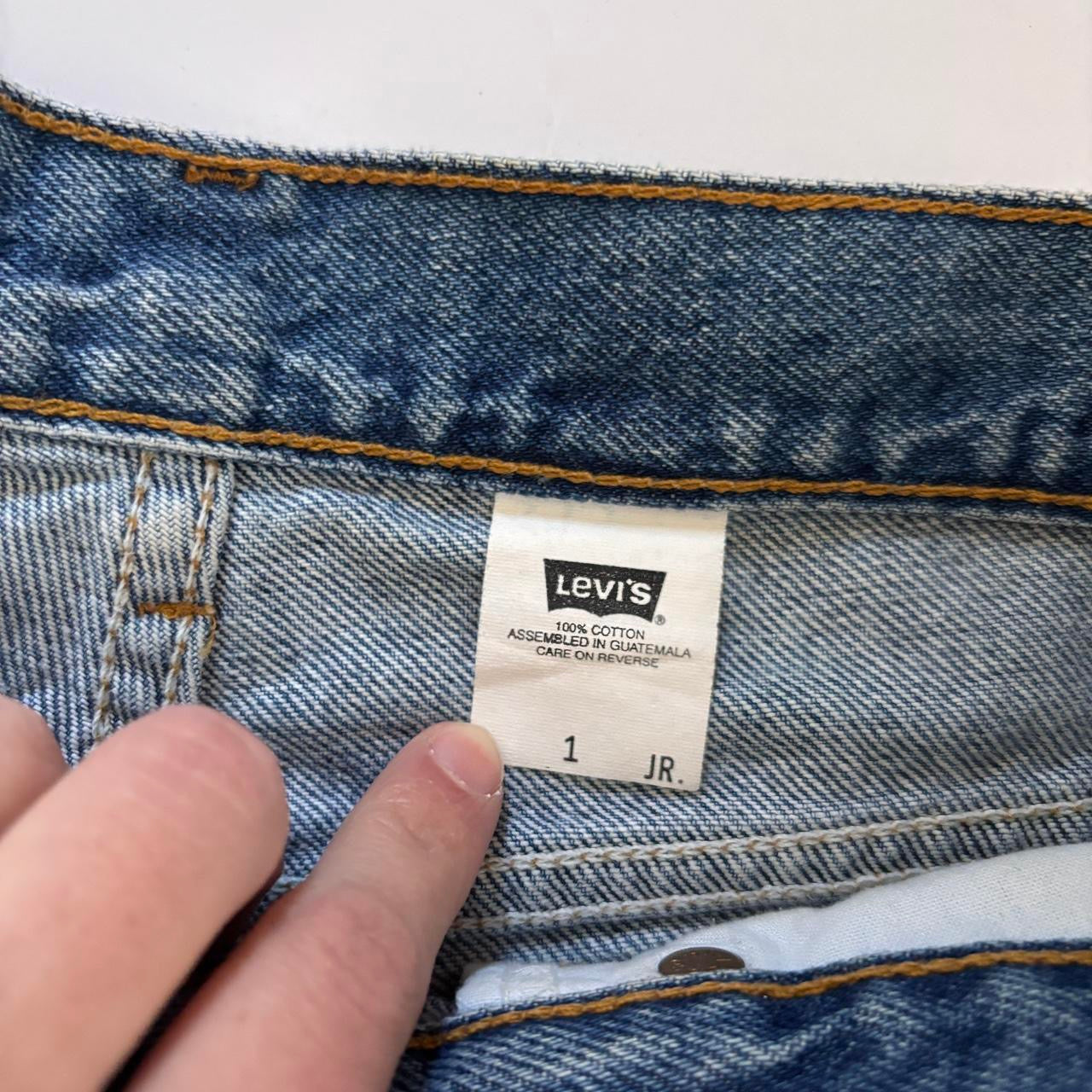 Levi’s 90s Mid Rise Jean Shorts (XS)