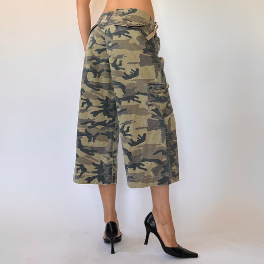 Y2K Camo Capris (M)