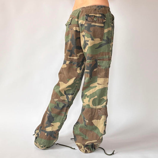 Low Rise Camo Cargo Pants (M/L)