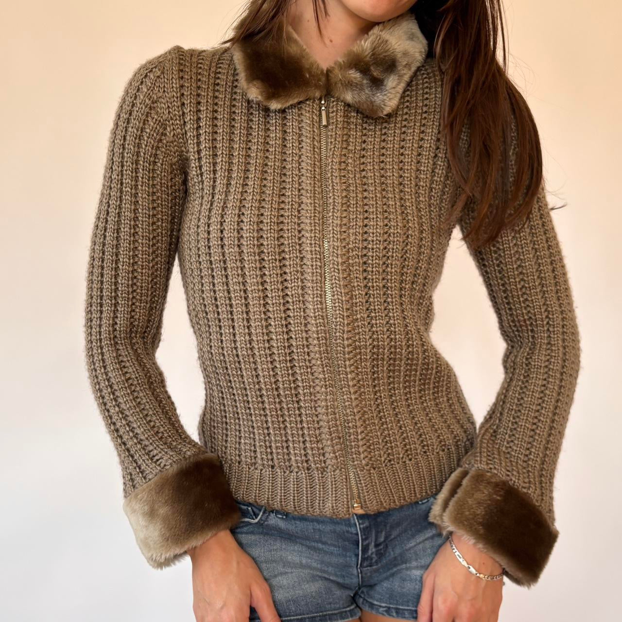 00s Faux Fur Trim Zip Up Sweater (S/M)