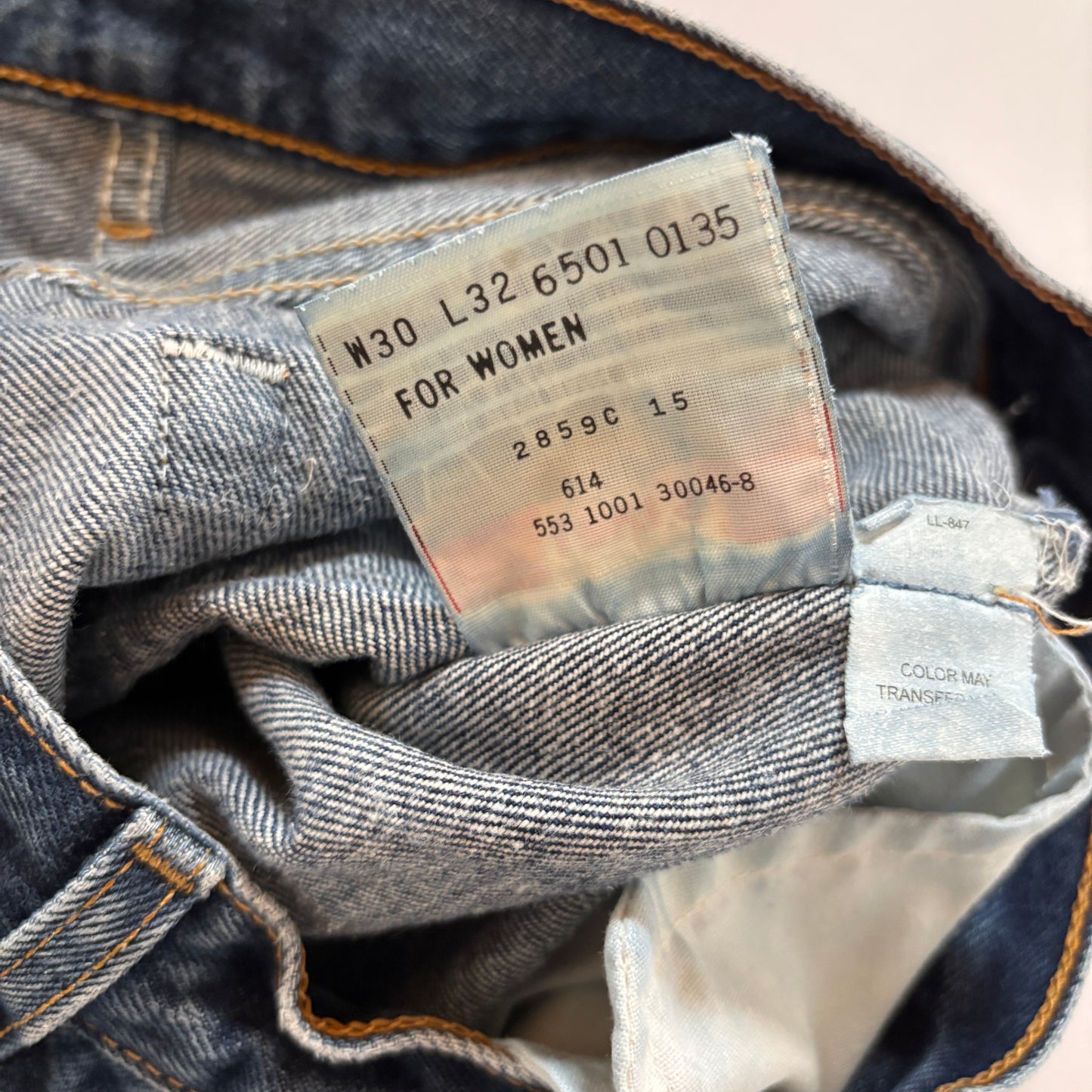 Levi’s 90s 501 “For Women” Jeans (M)