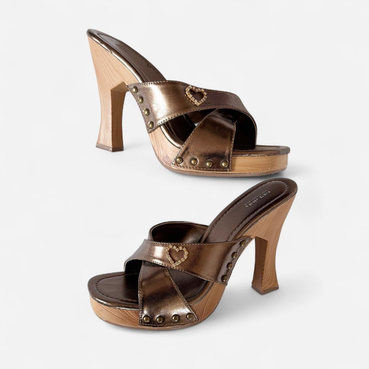 Y2K Bronze Hearts Pumps (8)