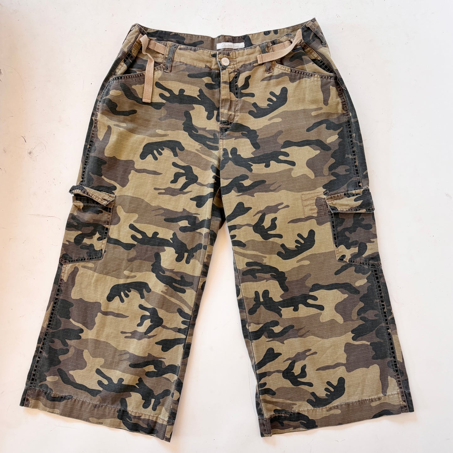 Y2K Camo Capris (M)