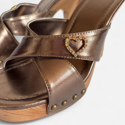 Y2K Bronze Hearts Pumps (8)