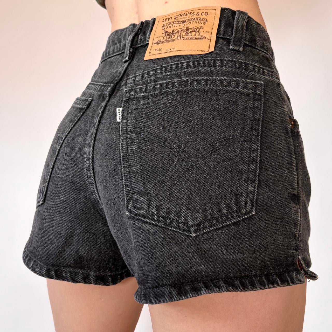 Levi’s 90s 912 Jean Shorts (S)