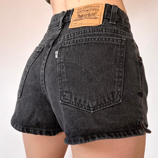 Levi’s 90s 912 Jean Shorts (S)