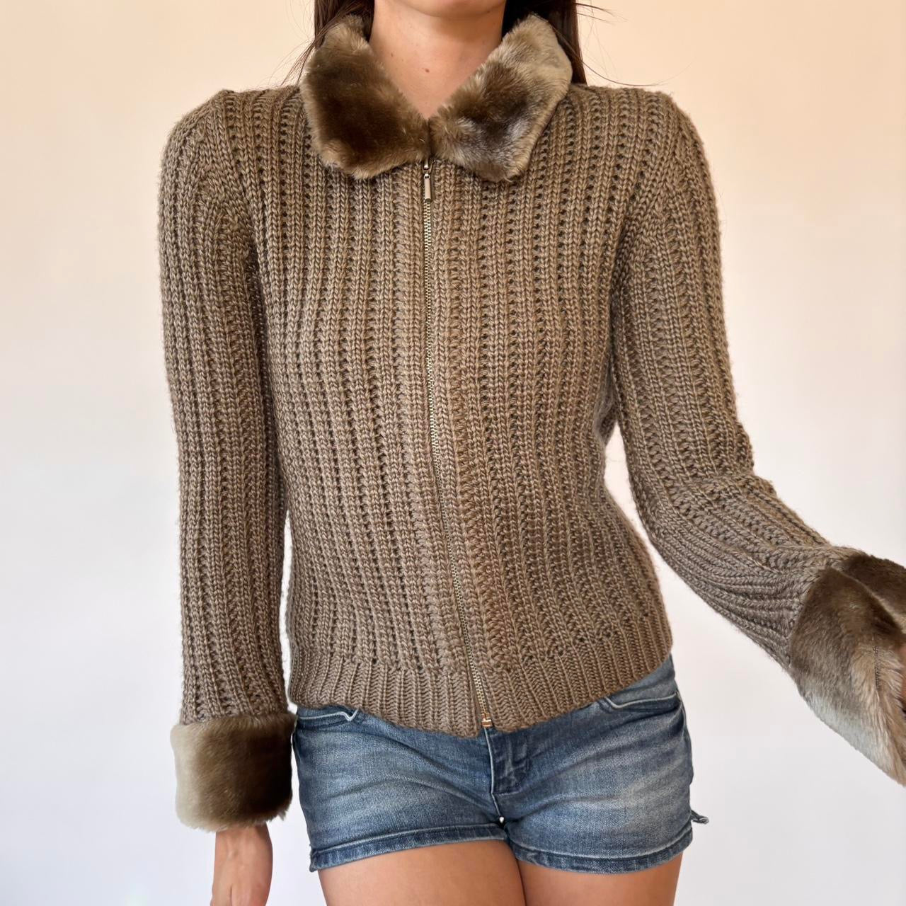 00s Faux Fur Trim Zip Up Sweater (S/M)