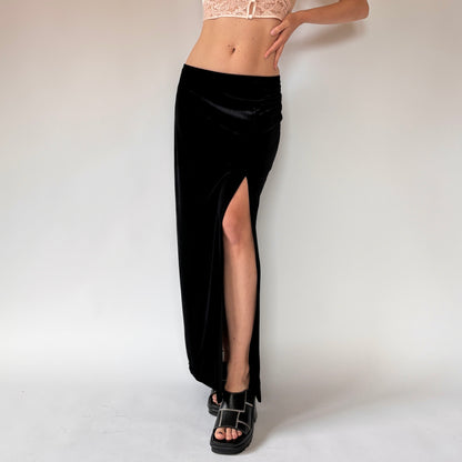90s Noir Velvet Maxi Skirt (S/M)