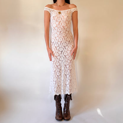 90s White Lace Gown (S/M)