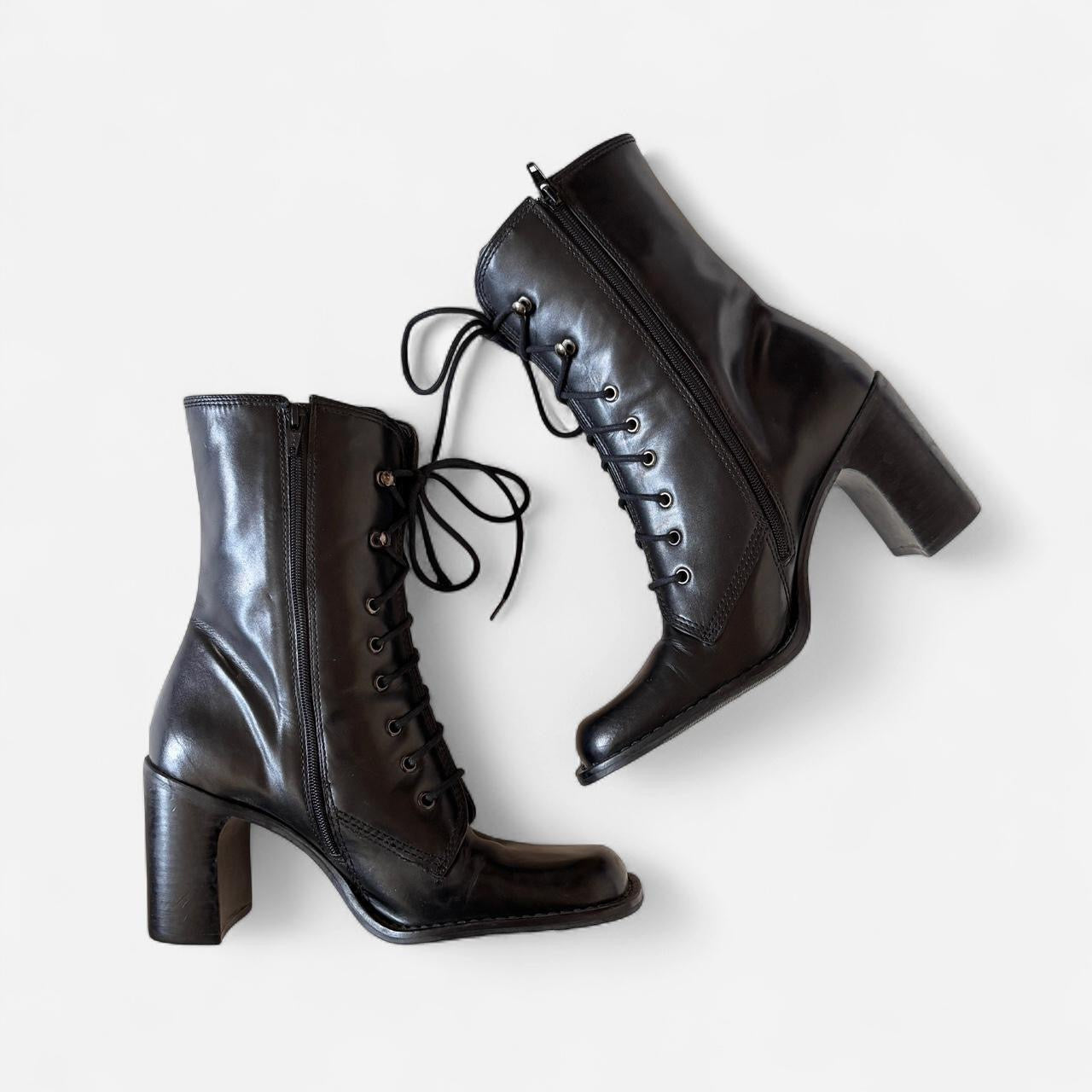2000s Heeled Lace-Up Boots (6.5)