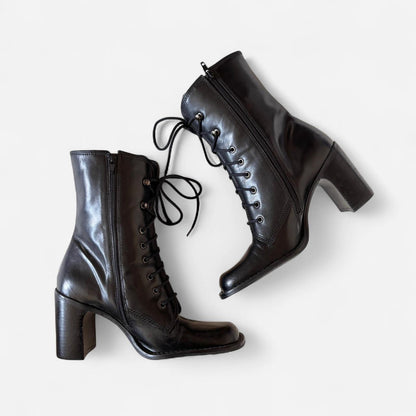 2000s Heeled Lace-Up Boots (6.5)