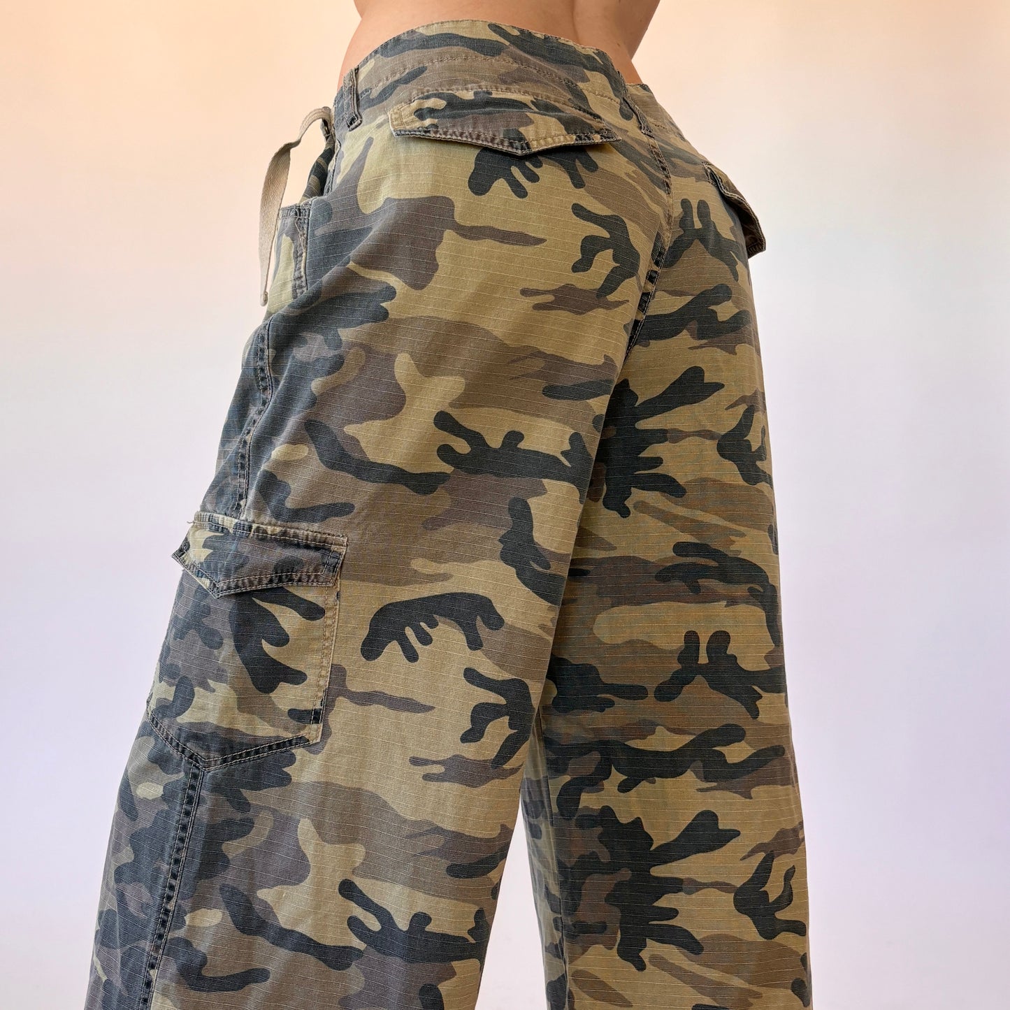 Y2K Camo Capris (M)