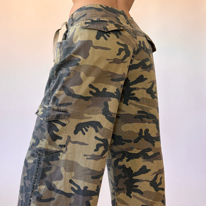 Y2K Camo Capris (M)