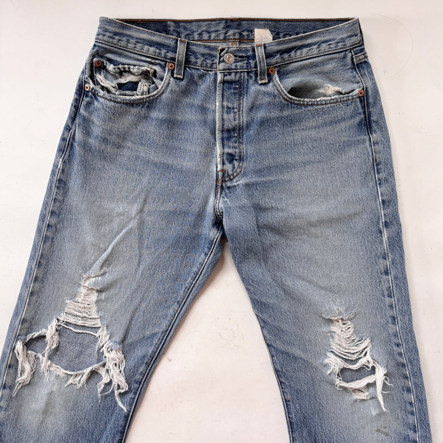 Levi’s 90s Distressed 501s (M)
