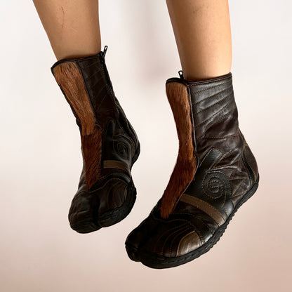 Medieval Weird Girl Boots (6.5)