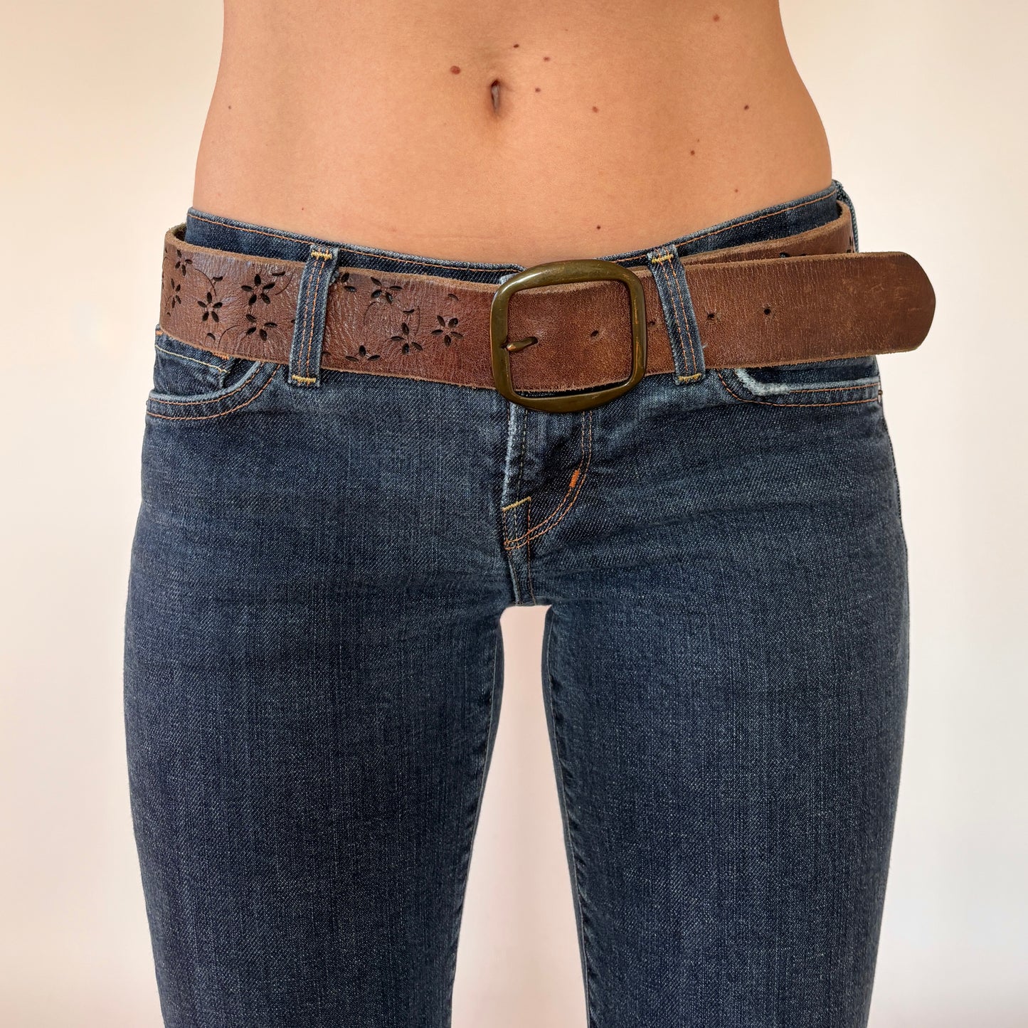 Y2K Leather Floral Cutout Belt (M)