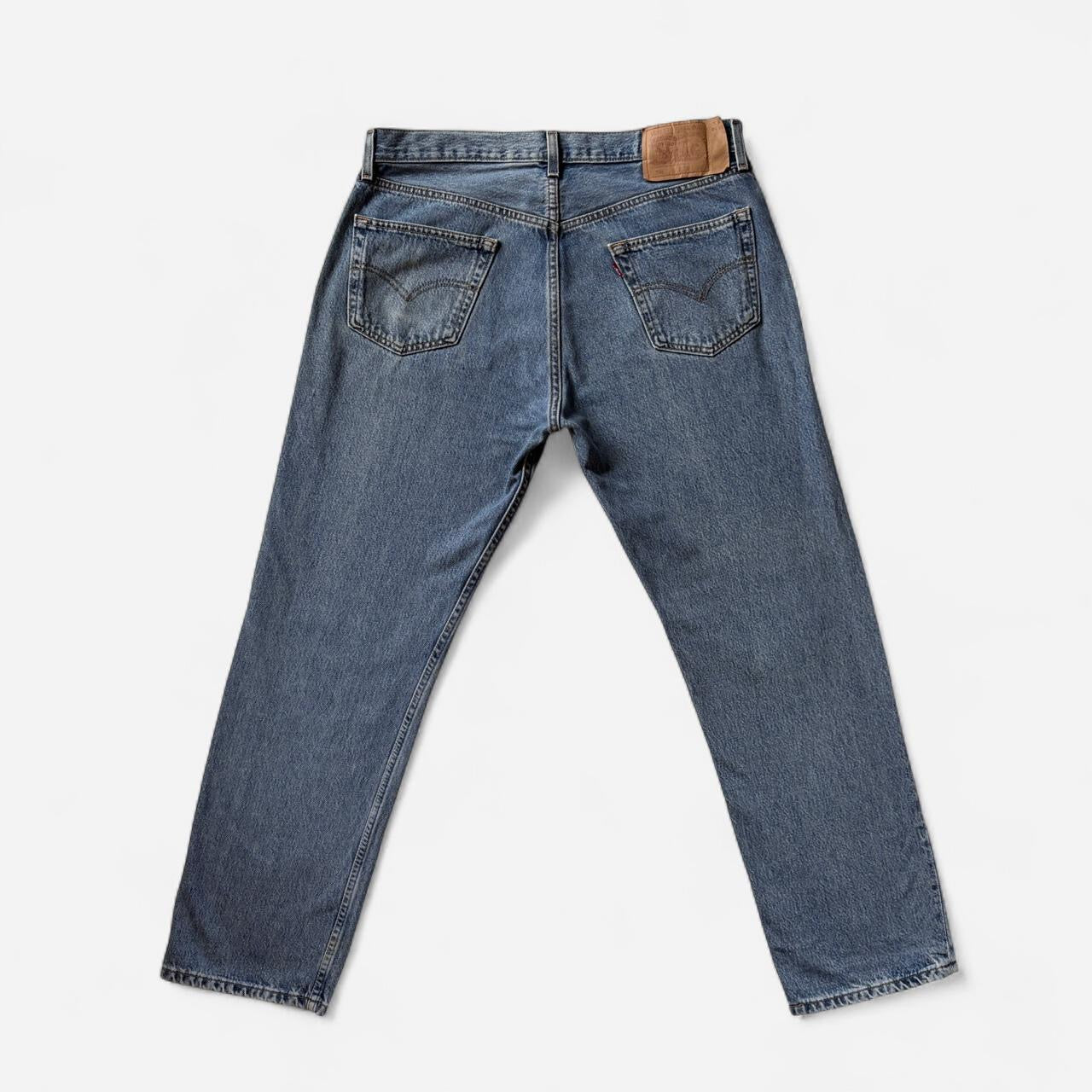 90 Levi’s 501 Jeans (XL)