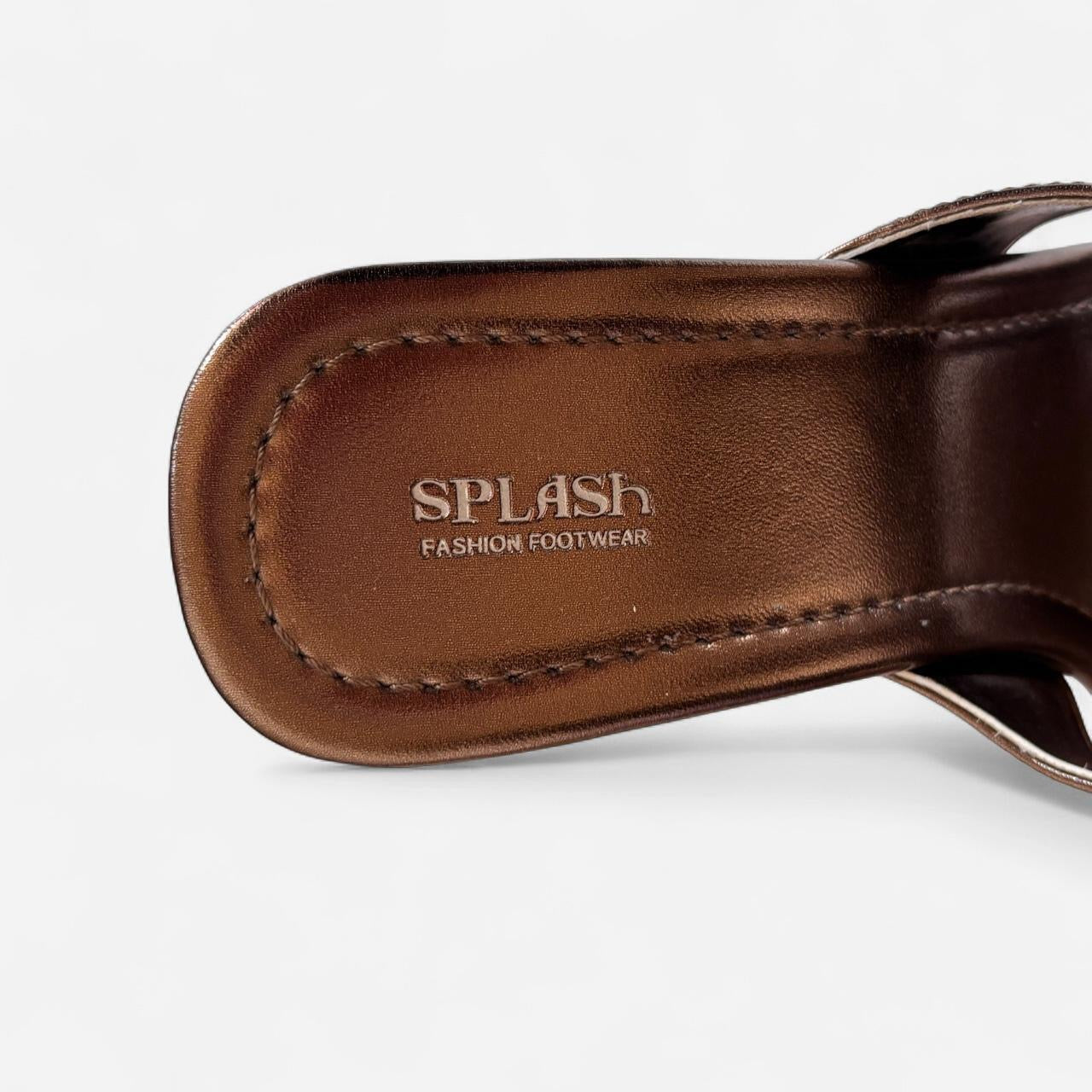 Y2K Bronze Hearts Pumps (8)