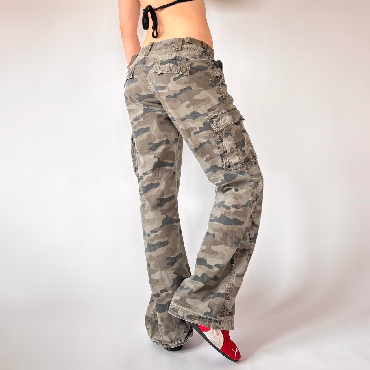 2000s Low Rise Camo Cargo Pants (S/M)