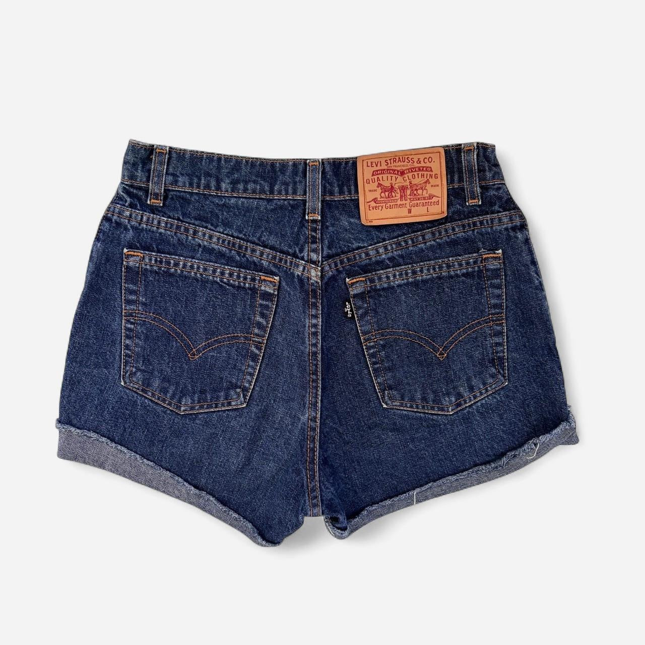 Levi’s 90s Dark Wash Cutoff Shorts (S)