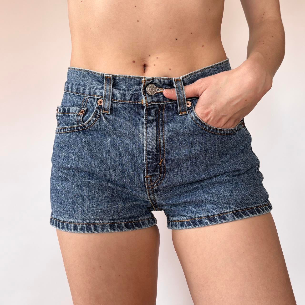 Levi’s 90s Mid Rise Shorts (XS)