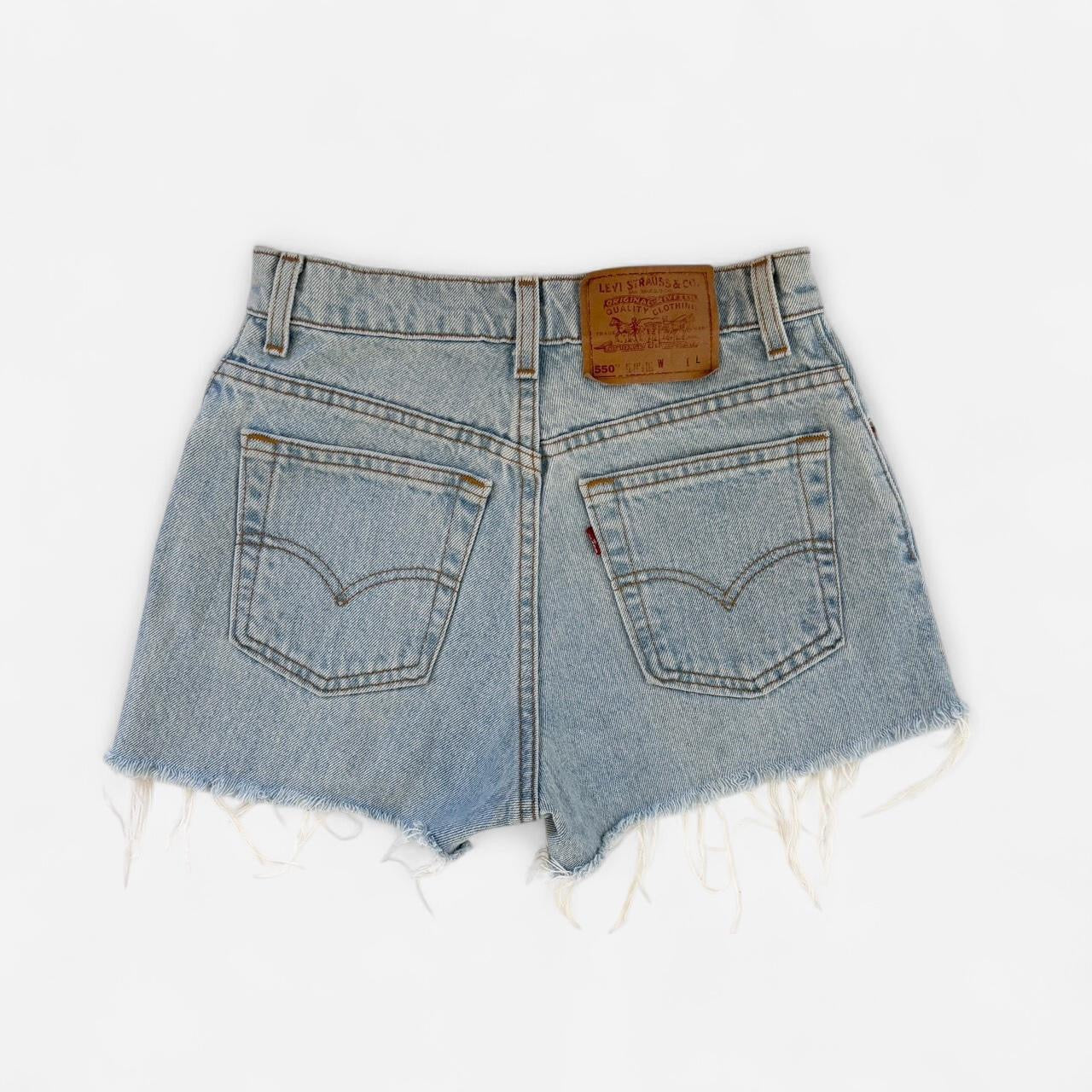 Levi’s 90s 550 Cutoff Shorts (S)