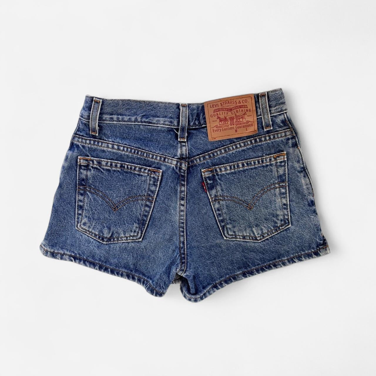 Levi’s 90s Mid Rise Jean Shorts (XS)