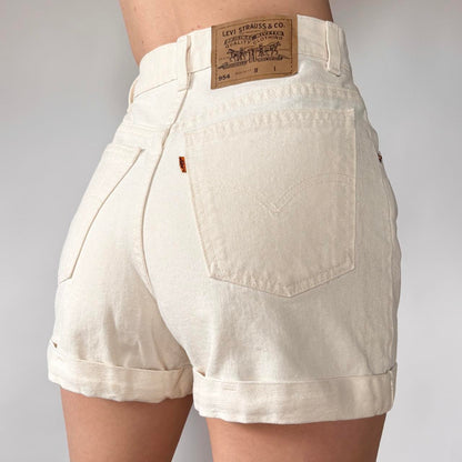 Levi’s 90s Cream Jean Shorts (XS)