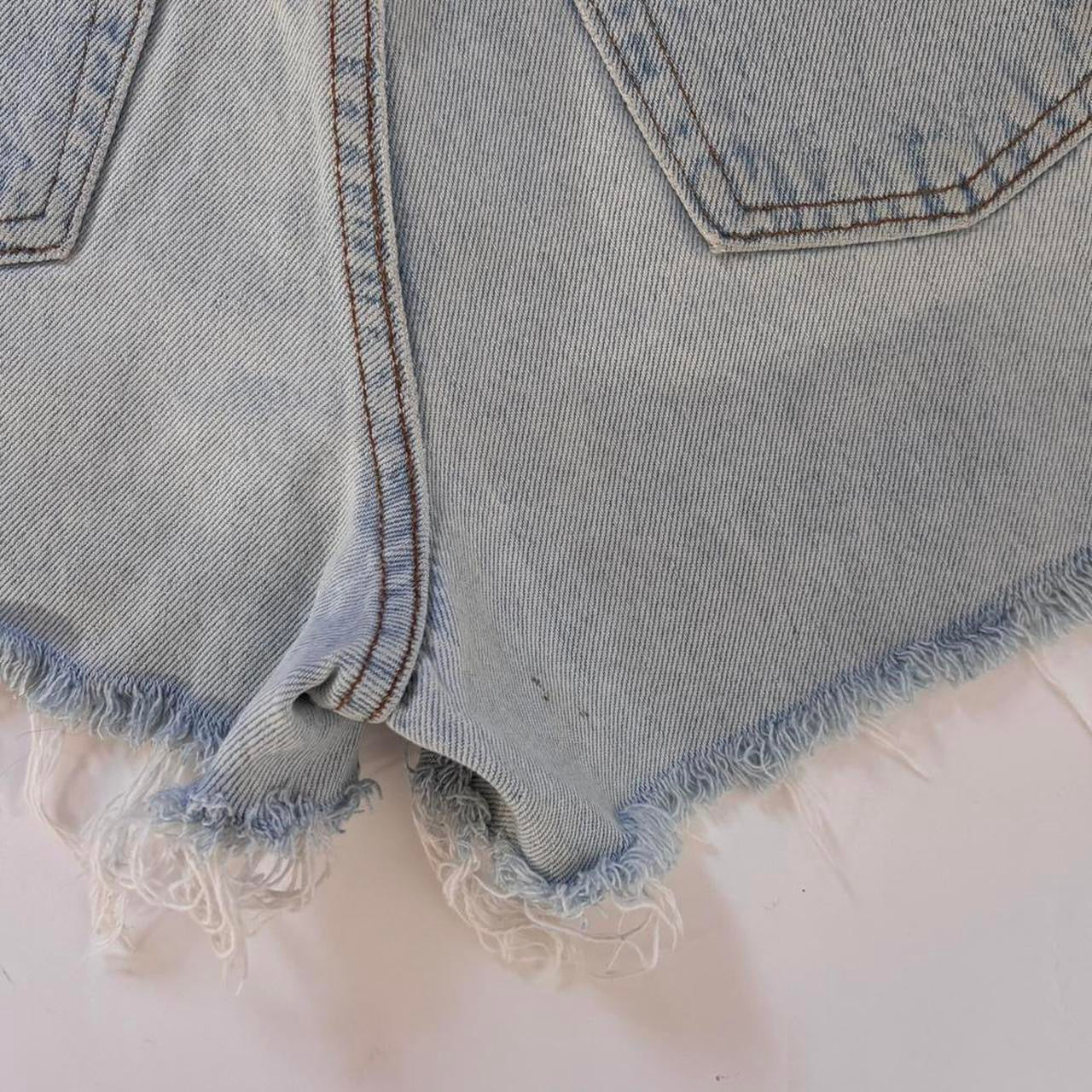 Levi’s 90s 501 Cutoff Shorts (XS)