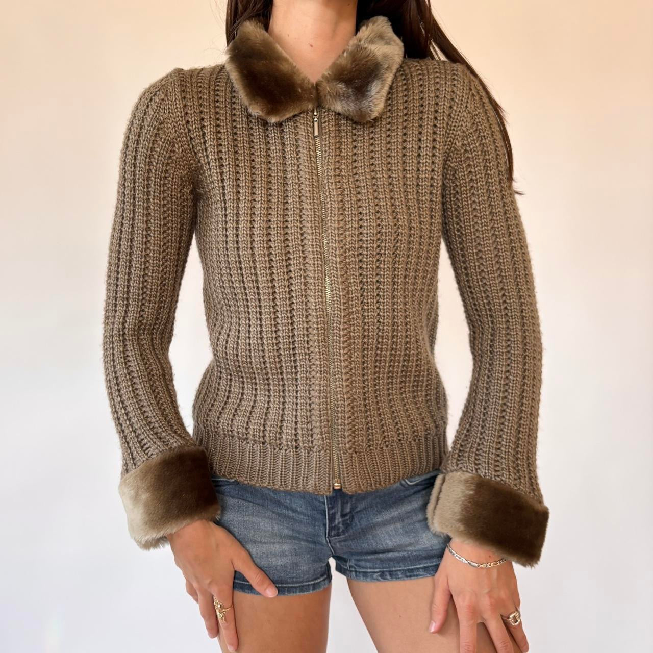 00s Faux Fur Trim Zip Up Sweater (S/M)