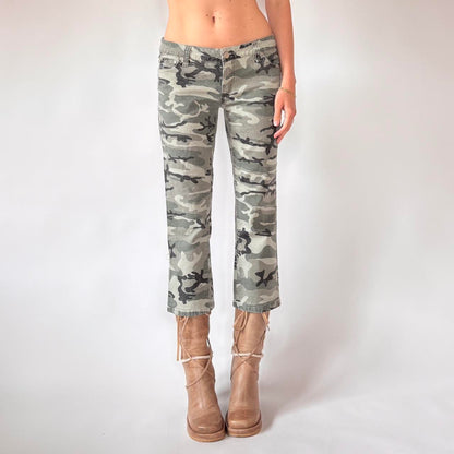 Y2K Low Rise Camo Capris (S)