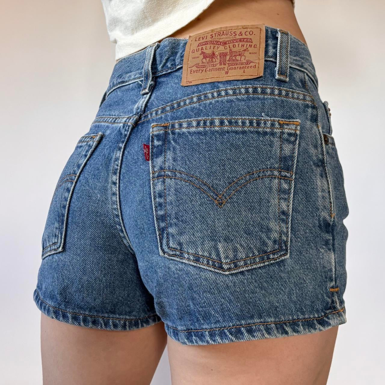 Levi’s 90s Mid Rise Jean Shorts (XS)