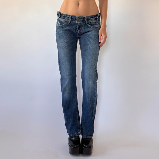 Y2K Low Rise Flare Levi’s (S/M)