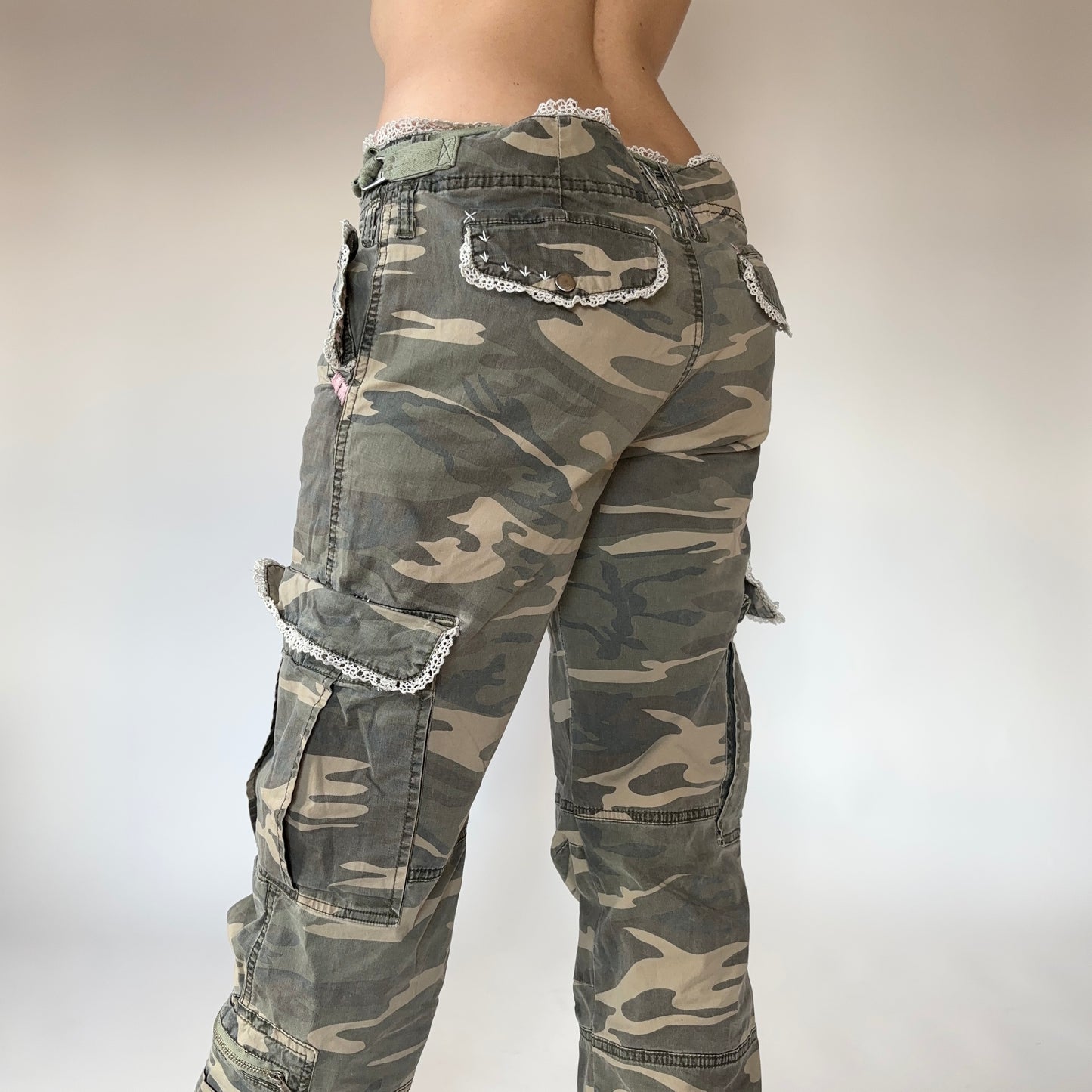 2000s Camo Cargos (S/M)