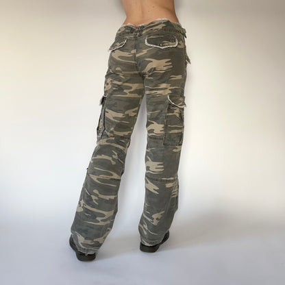 2000s Camo Cargos (S/M)
