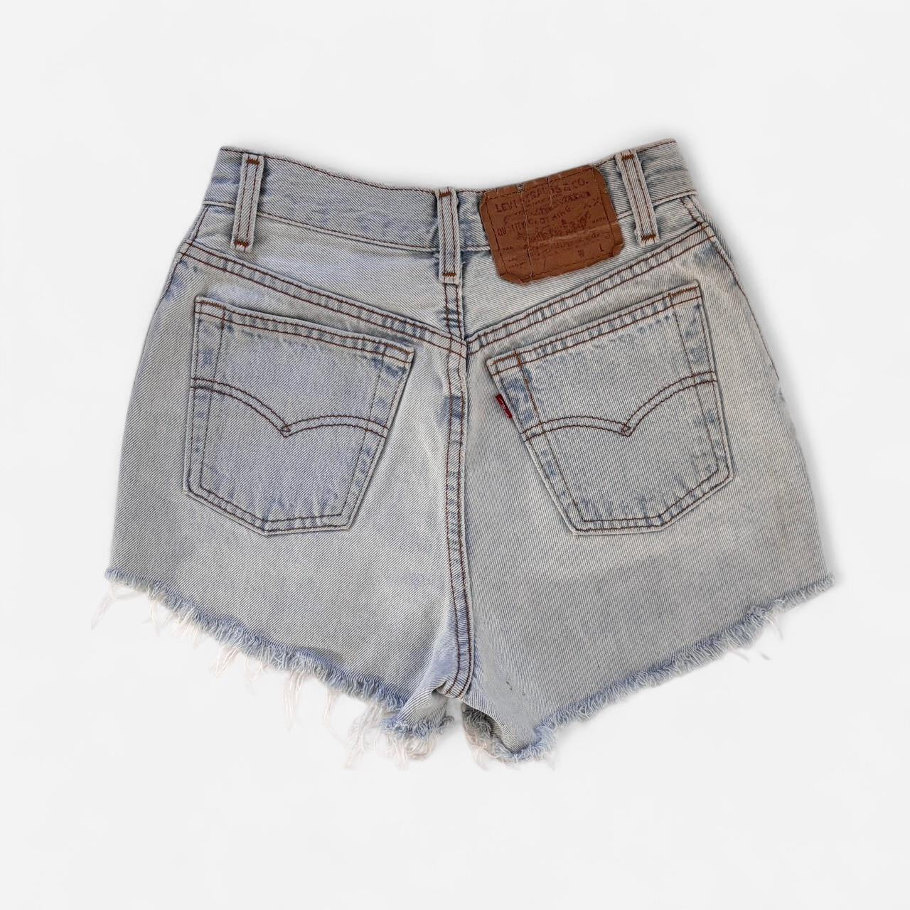 Levi’s 90s 501 Cutoff Shorts (XS)