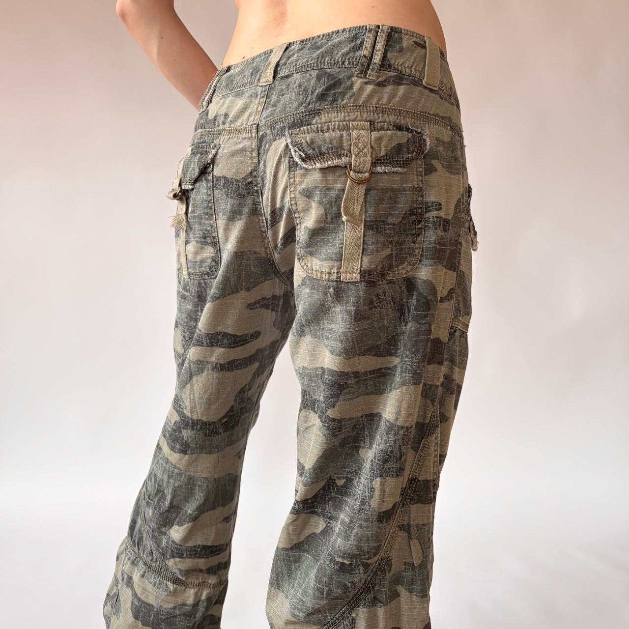 Y2K Camo Cargo Pants (M)