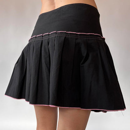 Y2K Pleated Mini Skirt (M)