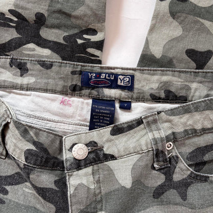 Y2K Low Rise Camo Capris (S)