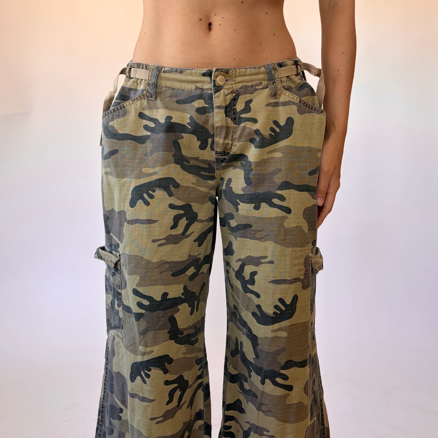 Y2K Camo Capris (M)