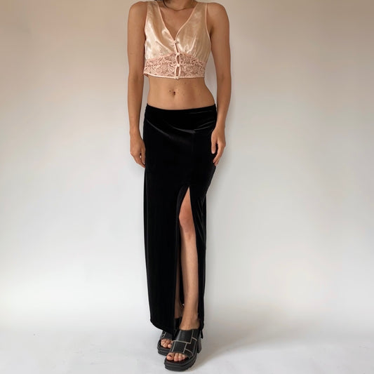 90s Noir Velvet Maxi Skirt (S/M)