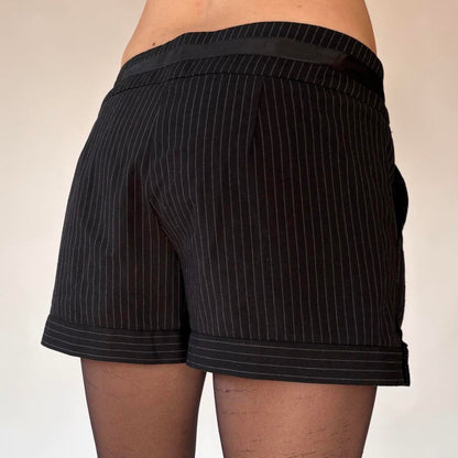 00s Pinstripe Pleated Trouser Shorts (M)