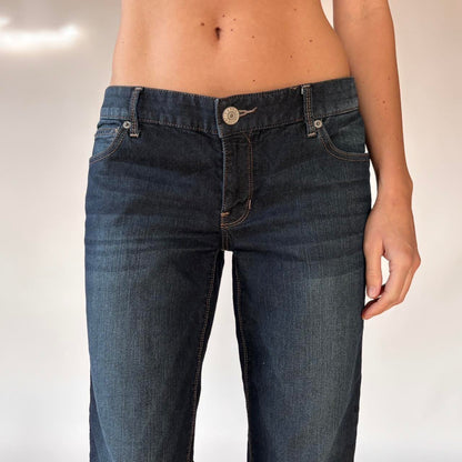 00s Low Rise Dark Wash Flare Jeans (M/L)