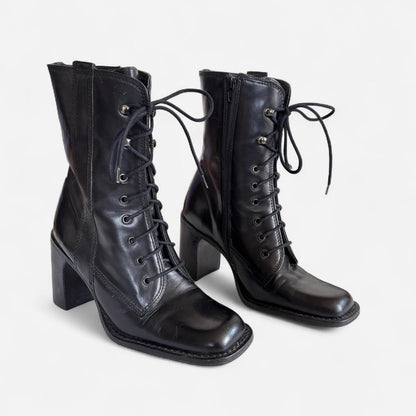 2000s Heeled Lace-Up Boots (6.5)