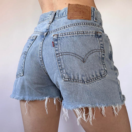 Levi’s 90s 517 Cutoff Shorts (M)