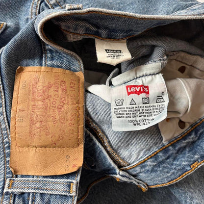 90 Levi’s 501 Jeans (XL)