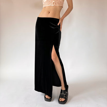 90s Noir Velvet Maxi Skirt (S/M)