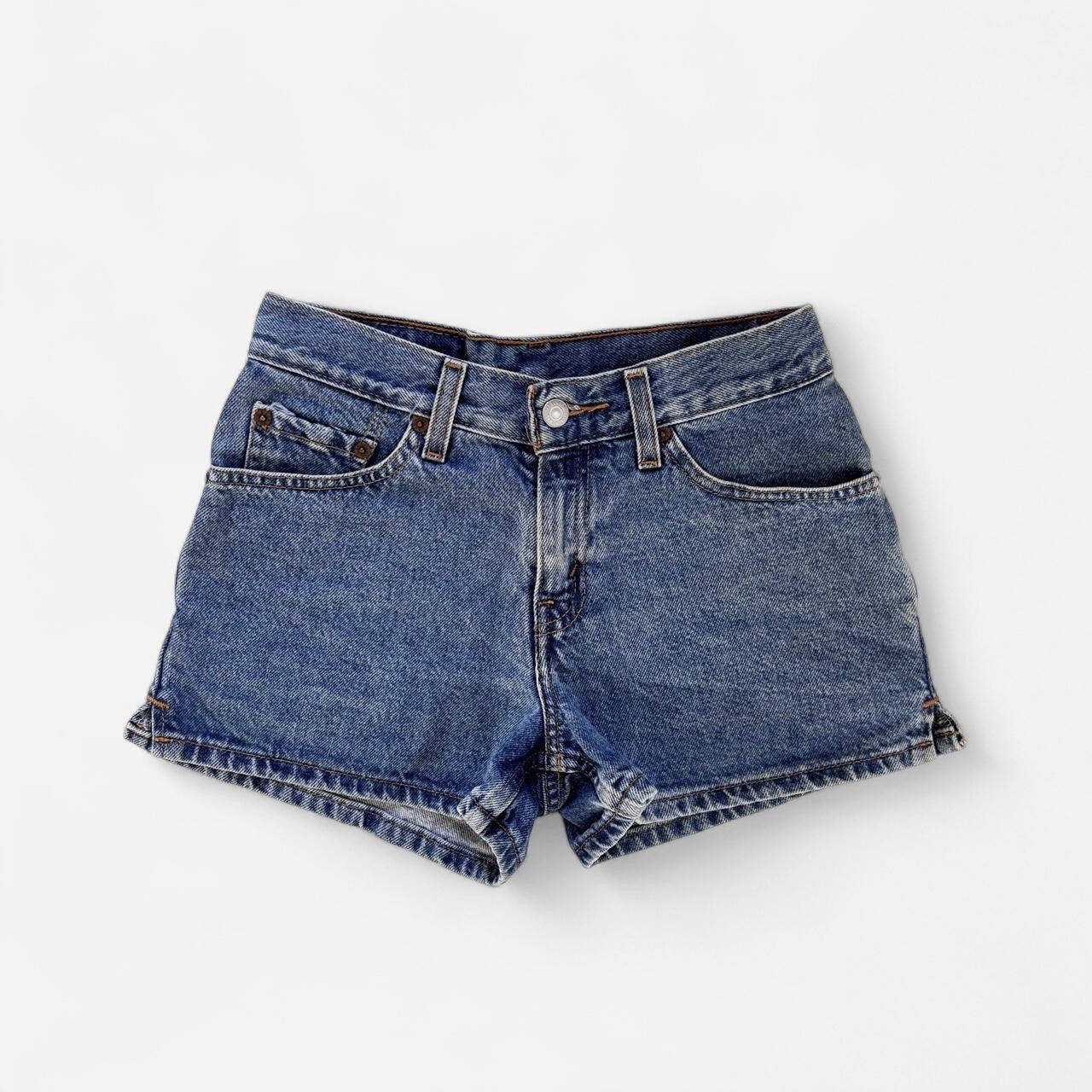 Levi’s 90s Mid Rise Jean Shorts (XS)