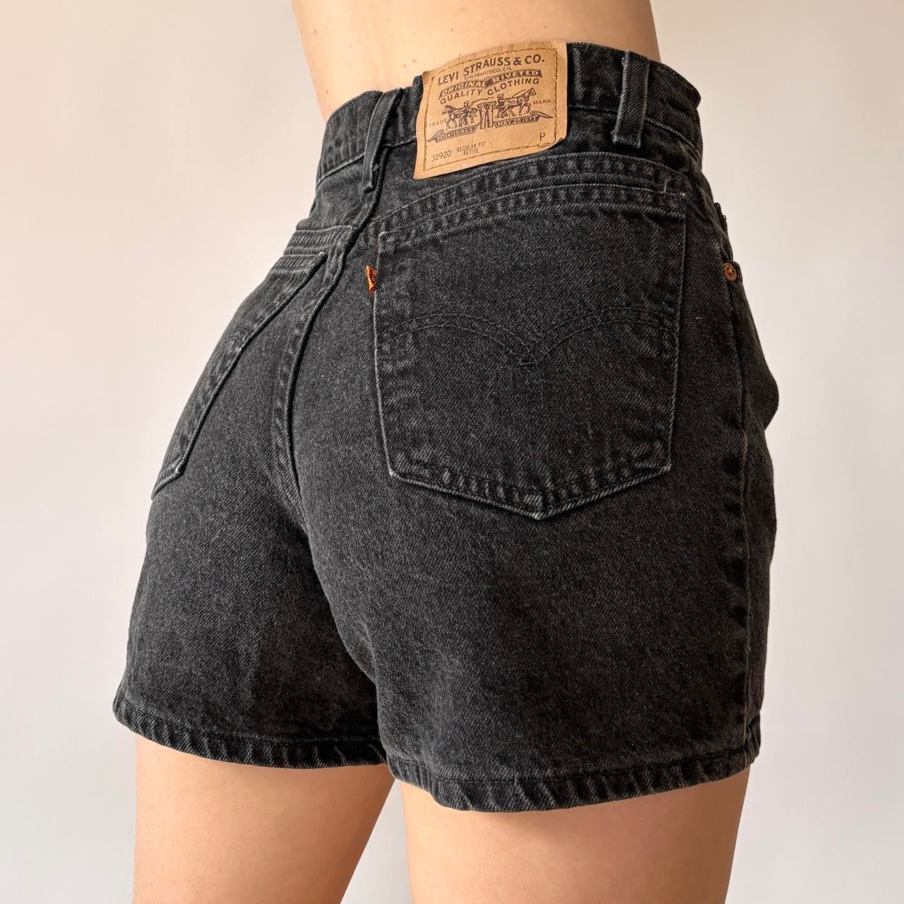 Levi’s 90s 920 Jean Shorts (XS)