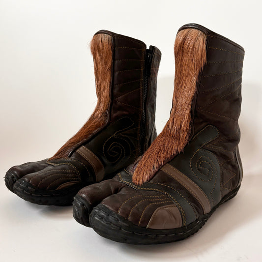 Medieval Weird Girl Boots (6.5)